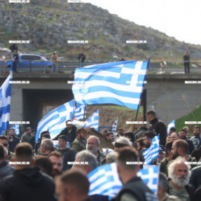 ΜΠΛΟΚΟ ΣΤΟ ΑΕΡΟΔΡΟΜΙΟ ΓΙΑ ΤΟΥΣ ΑΓΡΟΤΕΣ