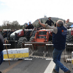 ΜΠΛΟΚΟ ΣΤΟ ΑΕΡΟΔΡΟΜΙΟ ΓΙΑ ΤΟΥΣ ΑΓΡΟΤΕΣ