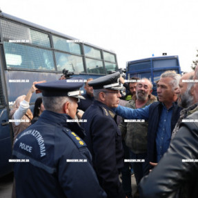 ΜΠΛΟΚΟ ΣΤΟ ΑΕΡΟΔΡΟΜΙΟ ΓΙΑ ΤΟΥΣ ΑΓΡΟΤΕΣ