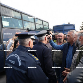 ΜΠΛΟΚΟ ΣΤΟ ΑΕΡΟΔΡΟΜΙΟ ΓΙΑ ΤΟΥΣ ΑΓΡΟΤΕΣ