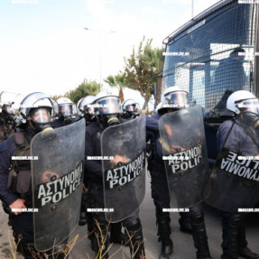 ΜΠΛΟΚΟ ΣΤΟ ΑΕΡΟΔΡΟΜΙΟ ΓΙΑ ΤΟΥΣ ΑΓΡΟΤΕΣ