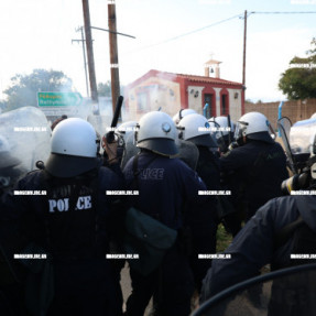 ΜΠΛΟΚΟ ΣΤΟ ΑΕΡΟΔΡΟΜΙΟ ΓΙΑ ΤΟΥΣ ΑΓΡΟΤΕΣ