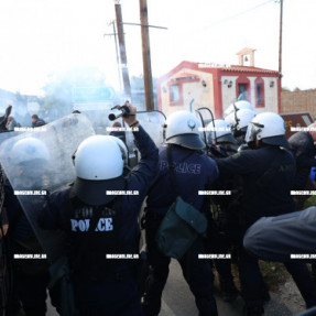 ΜΠΛΟΚΟ ΣΤΟ ΑΕΡΟΔΡΟΜΙΟ ΓΙΑ ΤΟΥΣ ΑΓΡΟΤΕΣ