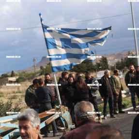 ΜΠΛΟΚΟ ΣΤΟ ΑΕΡΟΔΡΟΜΙΟ ΓΙΑ ΤΟΥΣ ΑΓΡΟΤΕΣ