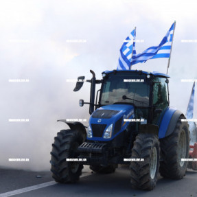 ΜΠΛΟΚΟ ΣΤΟ ΑΕΡΟΔΡΟΜΙΟ ΓΙΑ ΤΟΥΣ ΑΓΡΟΤΕΣ