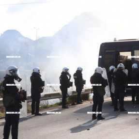 ΜΠΛΟΚΟ ΣΤΟ ΑΕΡΟΔΡΟΜΙΟ ΓΙΑ ΤΟΥΣ ΑΓΡΟΤΕΣ