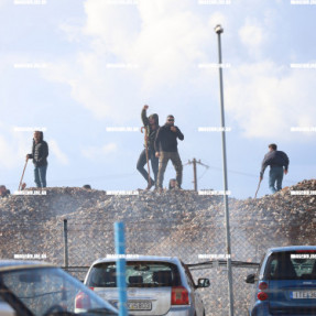 ΜΠΛΟΚΟ ΣΤΟ ΑΕΡΟΔΡΟΜΙΟ ΓΙΑ ΤΟΥΣ ΑΓΡΟΤΕΣ