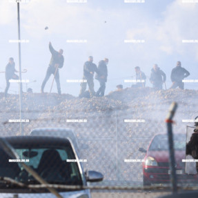 ΜΠΛΟΚΟ ΣΤΟ ΑΕΡΟΔΡΟΜΙΟ ΓΙΑ ΤΟΥΣ ΑΓΡΟΤΕΣ