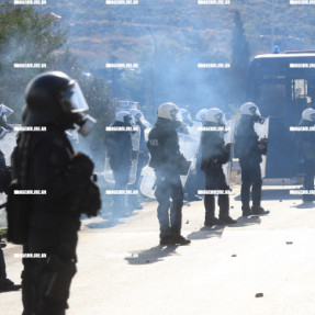 ΜΠΛΟΚΟ ΣΤΟ ΑΕΡΟΔΡΟΜΙΟ ΓΙΑ ΤΟΥΣ ΑΓΡΟΤΕΣ