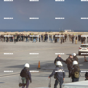 ΜΠΛΟΚΟ ΣΤΟ ΑΕΡΟΔΡΟΜΙΟ ΓΙΑ ΤΟΥΣ ΑΓΡΟΤΕΣ