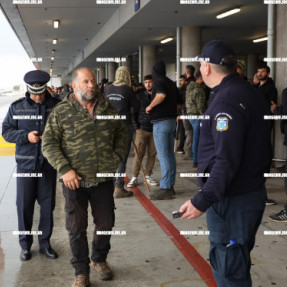 ΜΠΛΟΚΟ ΣΤΟ ΑΕΡΟΔΡΟΜΙΟ ΓΙΑ ΤΟΥΣ ΑΓΡΟΤΕΣ