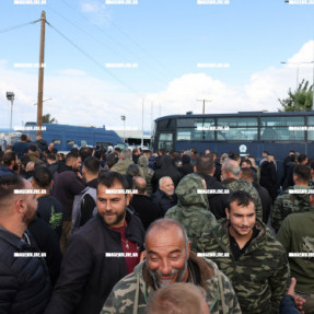 ΜΠΛΟΚΟ ΣΤΟ ΑΕΡΟΔΡΟΜΙΟ ΓΙΑ ΤΟΥΣ ΑΓΡΟΤΕΣ