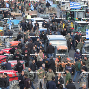 ΜΠΛΟΚΟ ΣΤΟ ΑΕΡΟΔΡΟΜΙΟ ΓΙΑ ΤΟΥΣ ΑΓΡΟΤΕΣ