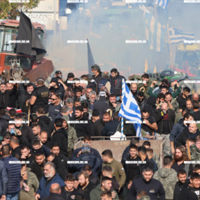 ΜΠΛΟΚΟ ΣΤΟ ΑΕΡΟΔΡΟΜΙΟ ΓΙΑ ΤΟΥΣ ΑΓΡΟΤΕΣ