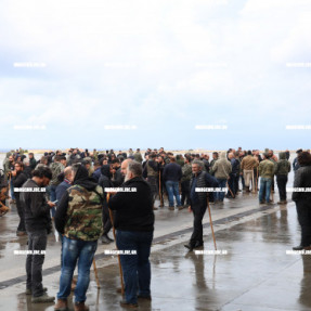 ΜΠΛΟΚΟ ΣΤΟ ΑΕΡΟΔΡΟΜΙΟ ΓΙΑ ΤΟΥΣ ΑΓΡΟΤΕΣ