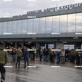 ΜΠΛΟΚΟ ΣΤΟ ΑΕΡΟΔΡΟΜΙΟ ΓΙΑ ΤΟΥΣ ΑΓΡΟΤΕΣ