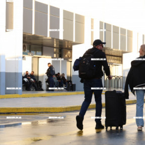 ΜΠΛΟΚΟ ΣΤΟ ΑΕΡΟΔΡΟΜΙΟ ΓΙΑ ΤΟΥΣ ΑΓΡΟΤΕΣ