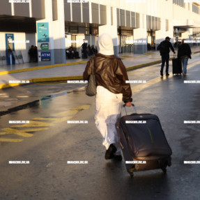 ΜΠΛΟΚΟ ΣΤΟ ΑΕΡΟΔΡΟΜΙΟ ΓΙΑ ΤΟΥΣ ΑΓΡΟΤΕΣ