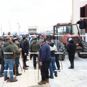 ΣΤΗΝ ΑΠΟΚΕΝΤΡΩΜΕΝΗ ΠΕΡΙΦΕΡΕΙΑ ΟΙ ΑΓΡΟΤΕΣ