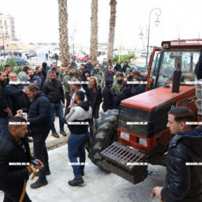 ΣΤΗΝ ΑΠΟΚΕΝΤΡΩΜΕΝΗ ΠΕΡΙΦΕΡΕΙΑ ΟΙ ΑΓΡΟΤΕΣ
