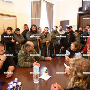 ΣΤΗΝ ΑΠΟΚΕΝΤΡΩΜΕΝΗ ΠΕΡΙΦΕΡΕΙΑ ΟΙ ΑΓΡΟΤΕΣ