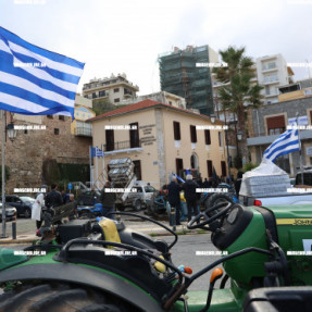 ΣΤΗΝ ΑΠΟΚΕΝΤΡΩΜΕΝΗ ΠΕΡΙΦΕΡΕΙΑ ΟΙ ΑΓΡΟΤΕΣ