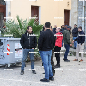 ΣΥΝΕΧΙΖΕΤΑΙ Η ΚΑΤΑΛΗΨΗ ΤΩΝ ΑΓΡΟΤΩΝ ΣΤΗΝ ΑΠΟΚΕΝΤΡΩΜΕΝΗ