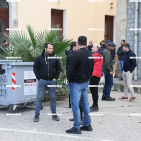 ΣΥΝΕΧΙΖΕΤΑΙ Η ΚΑΤΑΛΗΨΗ ΤΩΝ ΑΓΡΟΤΩΝ ΣΤΗΝ ΑΠΟΚΕΝΤΡΩΜΕΝΗ