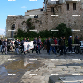 ΣΥΝΕΧΙΖΕΤΑΙ Η ΚΑΤΑΛΗΨΗ ΤΩΝ ΑΓΡΟΤΩΝ ΣΤΗΝ ΑΠΟΚΕΝΤΡΩΜΕΝΗ