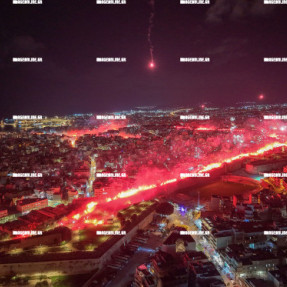 ΚΑΠΝΟΓΟΝΑ ΚΑΙ ΒΕΓΓΑΛΙΚΑ ΣΤΑ ΤΕΙΧΗ ΓΙΑ ΤΑ 100 ΧΡΟΝΙΑ ΤΟΥ ΟΦΗ