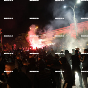 ΚΑΠΝΟΓΟΝΑ ΚΑΙ ΒΕΓΓΑΛΙΚΑ ΣΤΑ ΤΕΙΧΗ ΓΙΑ ΤΑ 100 ΧΡΟΝΙΑ ΤΟΥ ΟΦΗ