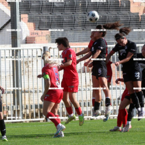 ΟΦΗ ΤΡΙΚΑΛΑ ΓΥΝΑΙΚΕΣ