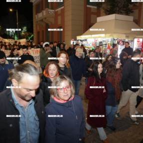 ΣΥΓΚΕΝΤΡΩΣΗ ΔΙΑΜΑΡΤΥΡΙΑ ΣΤΗΝ ΠΛΑΤΕΙΑ ΕΛΕΥΘΕΡΙΑΣ