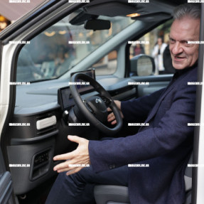 ΠΑΡΑΛΑΒΗ ΒΑΝ ΑΠΟ ΤΟ ΔΗΜΟ ΗΡΑΚΛΕΙΟΥ