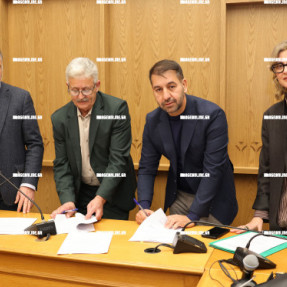 ΥΠΟΓΡΑΦΗ ΣΥΜΒΑΣΗΣ " ΔΙΑΜΟΡΦΩΣΗ ΠΛΑΤΕΙΑΣ ΕΥΡΩΠΗΣ ΚΑΙ ΔΙΚΤΑΙΟΥ ΑΝΤΡΟ