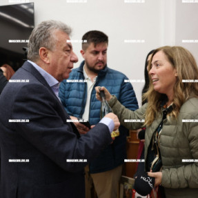 ΑΝΤΑΛΛΑΓΗ ΕΥΧΩΝ ΔΗΜΟΣΙΟΓΡΑΦΩΝ - ΠΕΡΙΦΕΡΙΑΡΧΗ  ΣΤΗΝ ΠΕΡΙΦΕΡΕΙΑ