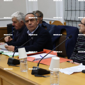 ΠΑΓΚΡΗΤΙΑ ΣΥΣΚΕΨΗ ΜΕ ΑΛΙΕΙΣ ΣΤΗΝ ΠΕΡΙΦΕΡΕΙΑ