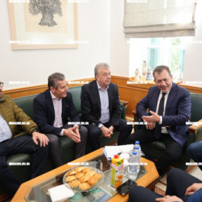 ΕΠΙΣΚΕΨΗ ΒΡΟΥΤΣΗ ΣΤΗΝ ΠΕΡΙΦΕΡΕΙΑ