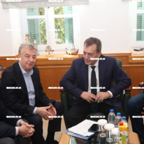 ΕΠΙΣΚΕΨΗ ΒΡΟΥΤΣΗ ΣΤΗΝ ΠΕΡΙΦΕΡΕΙΑ