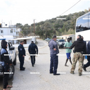 ΝΑΥΑΓΙΟ ΜΕ ΜΕΤΑΝΑΣΤΕΣ ΑΝΟΙΚΤΑ ΑΠΟ ΤΟΥΣ ΚΑΛΟΥΣ ΛΙΜΕΝΕΣ