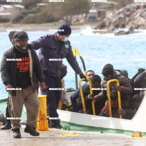 ΝΑΥΑΓΙΟ ΜΕ ΜΕΤΑΝΑΣΤΕΣ ΑΝΟΙΚΤΑ ΑΠΟ ΤΟΥΣ ΚΑΛΟΥΣ ΛΙΜΕΝΕΣ