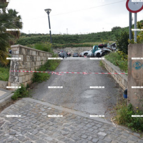 ΣΦΡΑΓΙΣΤΗΚΑΝΕ ΤΑ ΠΑΡΚΙΝΓΚ ΤΟΥ ΣΤΑ ΤΕΙΧΗ