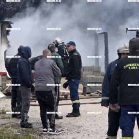 ΦΩΤΙΑ ΣΕ ΚΟΝΤΕΙΝΕΡ ΣΤΙΣ ΜΑΛΑΔΕΣ