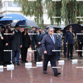 ΚΑΤΑΘΕΣΗ ΣΤΕΦΑΝΩΝ ΓΙΑ ΤΗΝ 25 ΜΑΡΤΙΟΥ