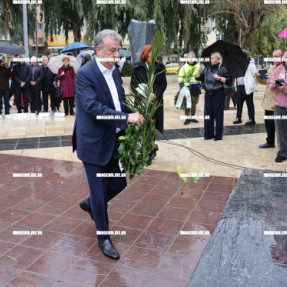 ΚΑΤΑΘΕΣΗ ΣΤΕΦΑΝΩΝ ΓΙΑ ΤΗΝ 25 ΜΑΡΤΙΟΥ