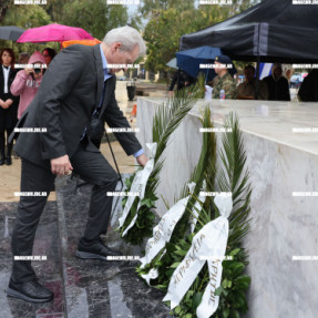 ΚΑΤΑΘΕΣΗ ΣΤΕΦΑΝΩΝ ΓΙΑ ΤΗΝ 25 ΜΑΡΤΙΟΥ