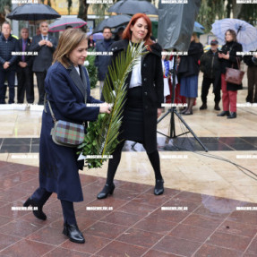ΚΑΤΑΘΕΣΗ ΣΤΕΦΑΝΩΝ ΓΙΑ ΤΗΝ 25 ΜΑΡΤΙΟΥ