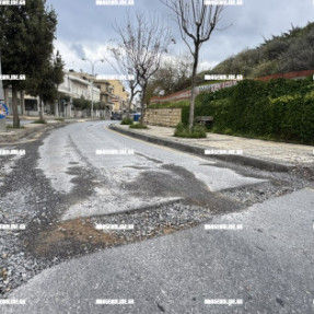 ΤΕΡΑΣΤΙΟ ΑΝΟΙΧΤΟ ΧΑΝΤΑΚΙ ΣΤΗΝ ΠΛΑΣΤΗΡΑ