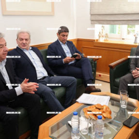 ΣΥΣΚΕΨΗ ΣΚΡΕΚΑ ΜΕ ΔΗΜΑΡΧΟΥΣ ΣΤΗΝ ΠΕΡΙΦΕΡΕΙΑ