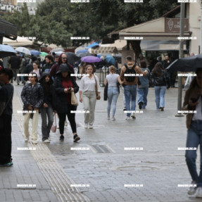 ΑΝΟΙΧΤΑ ΜΑΓΑΖΙΑ